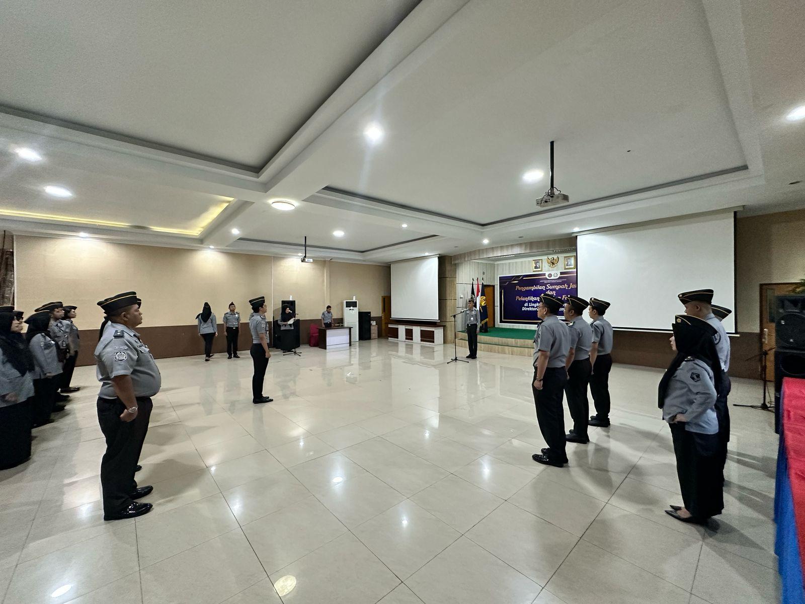 JAGA KEKOMPAKAN DAN KEDISIPLINAN, IMIGRASI PEKANBARU GELAR APEL PAGI