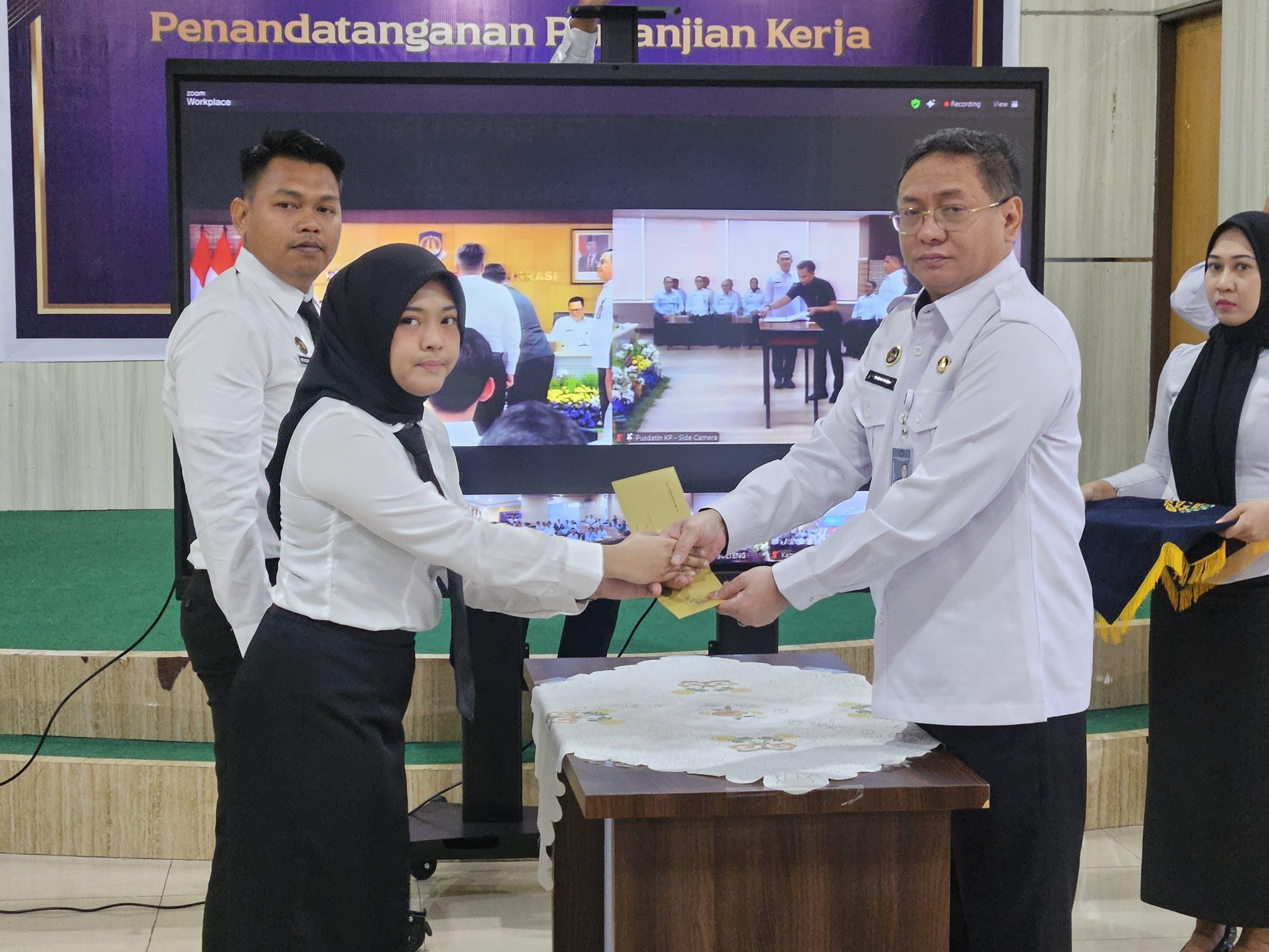 Penandatanganan Perjanjian Kerja dan Penyerahan SK PPPK T.A. 2024 di Lingkungan Kanwil Ditjen Imigrasi Riau