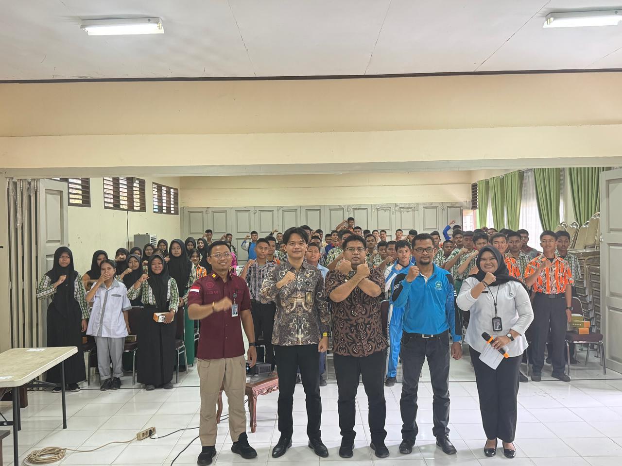 Dekatkan Layanan ke Generasi Muda, Imigrasi Pekanbaru Hadir di SMK Negeri 5 Pekanbaru