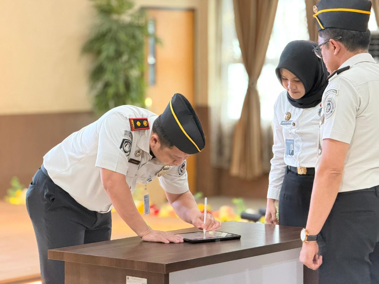 Awali Tahun 2026, Seluruh Jajaran Kantor Imigrasi Pekanbaru Lakukan Penandatanganan Perjanjian Kinerja dan Pakta Integritas