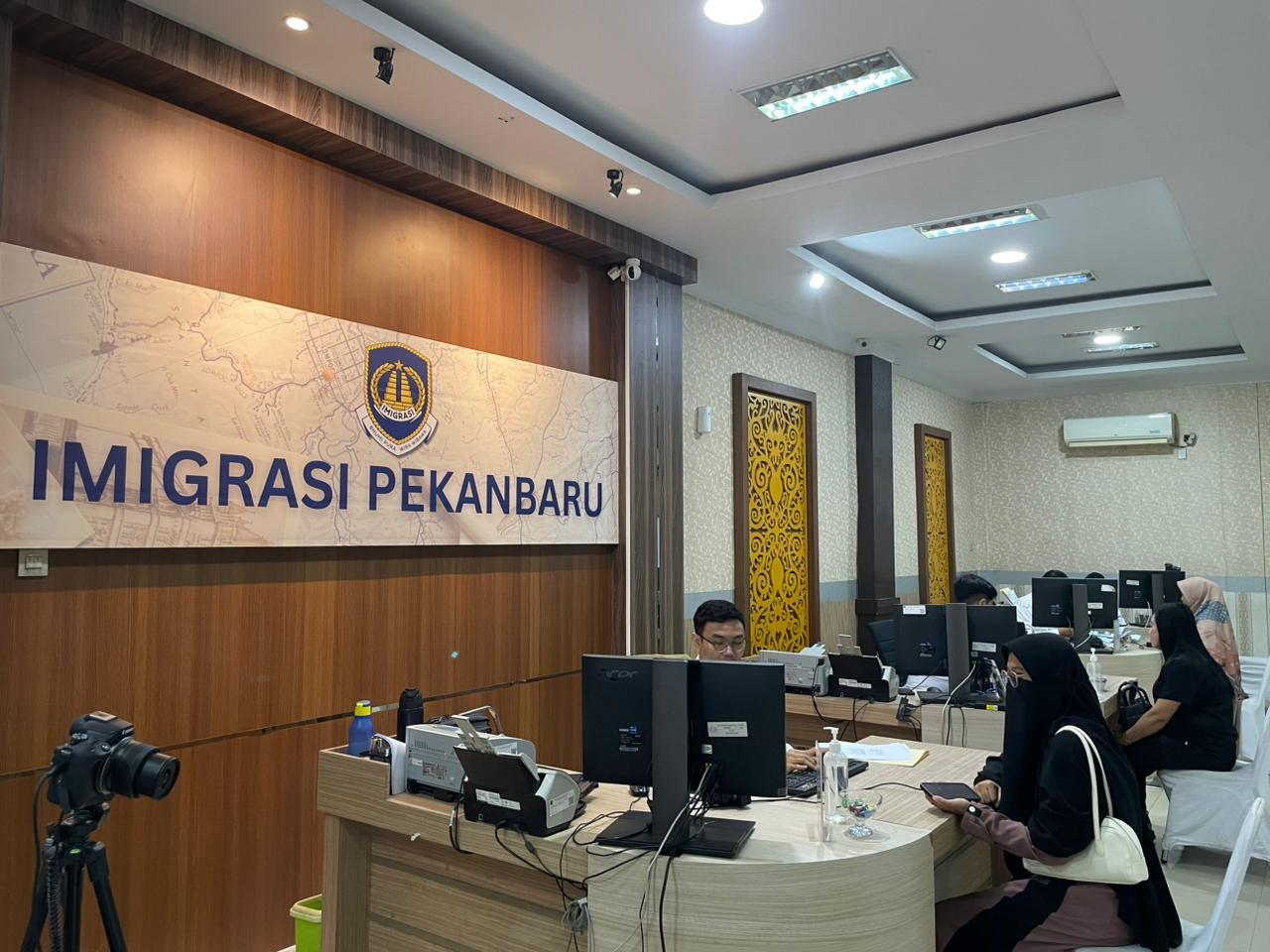 PERPANJANGAN VOA DIVERIFIKASI BERDASARKAN KELENGKAPAN DOKUMEN, IMIGRASI PEKANBARU IMBAU WNA TELITI SAAT MENGAJUKAN