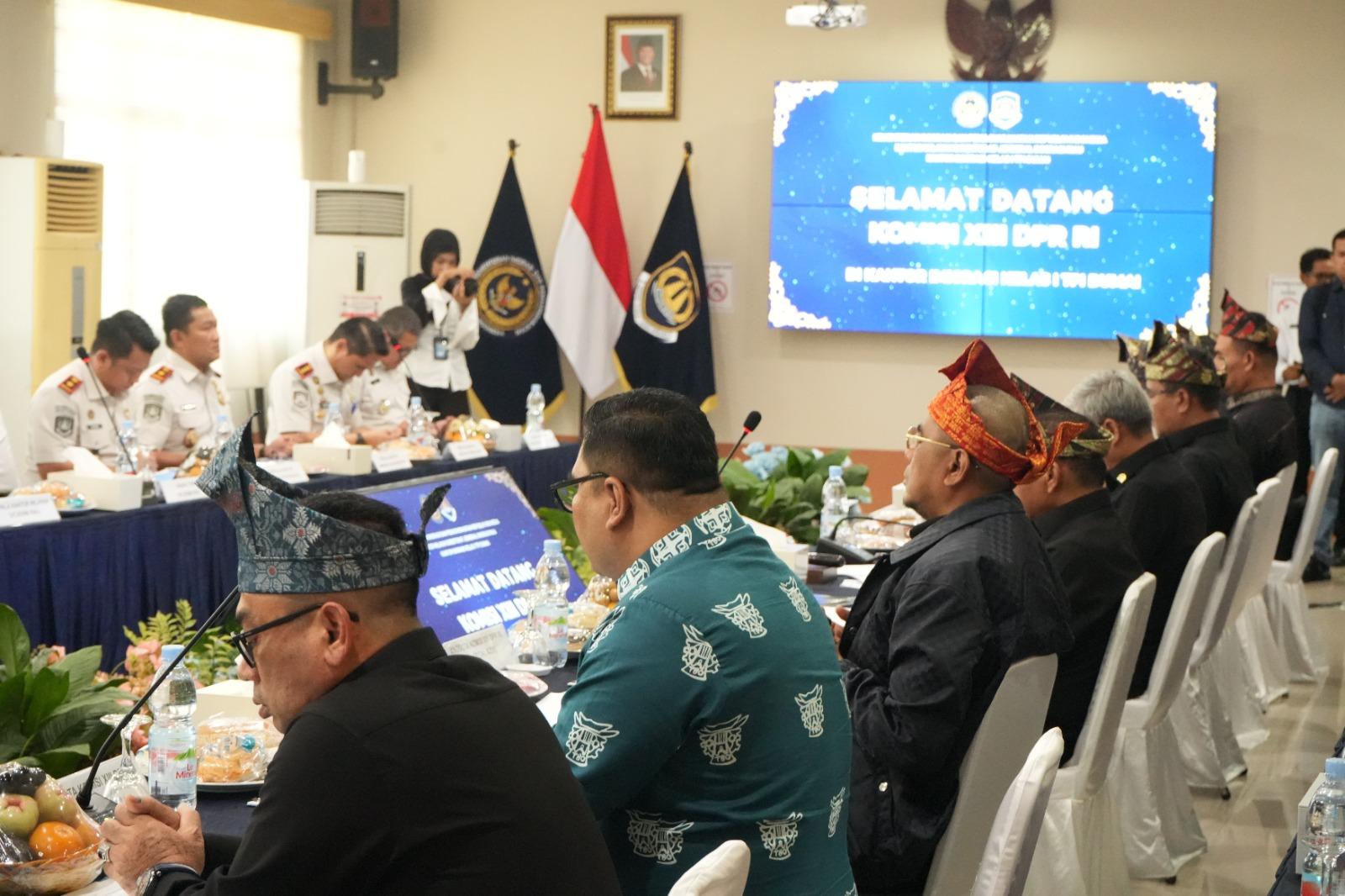 Lampaui Target 182 Persen, Kinerja Imigrasi Riau Disorot Komisi XIII DPR RI