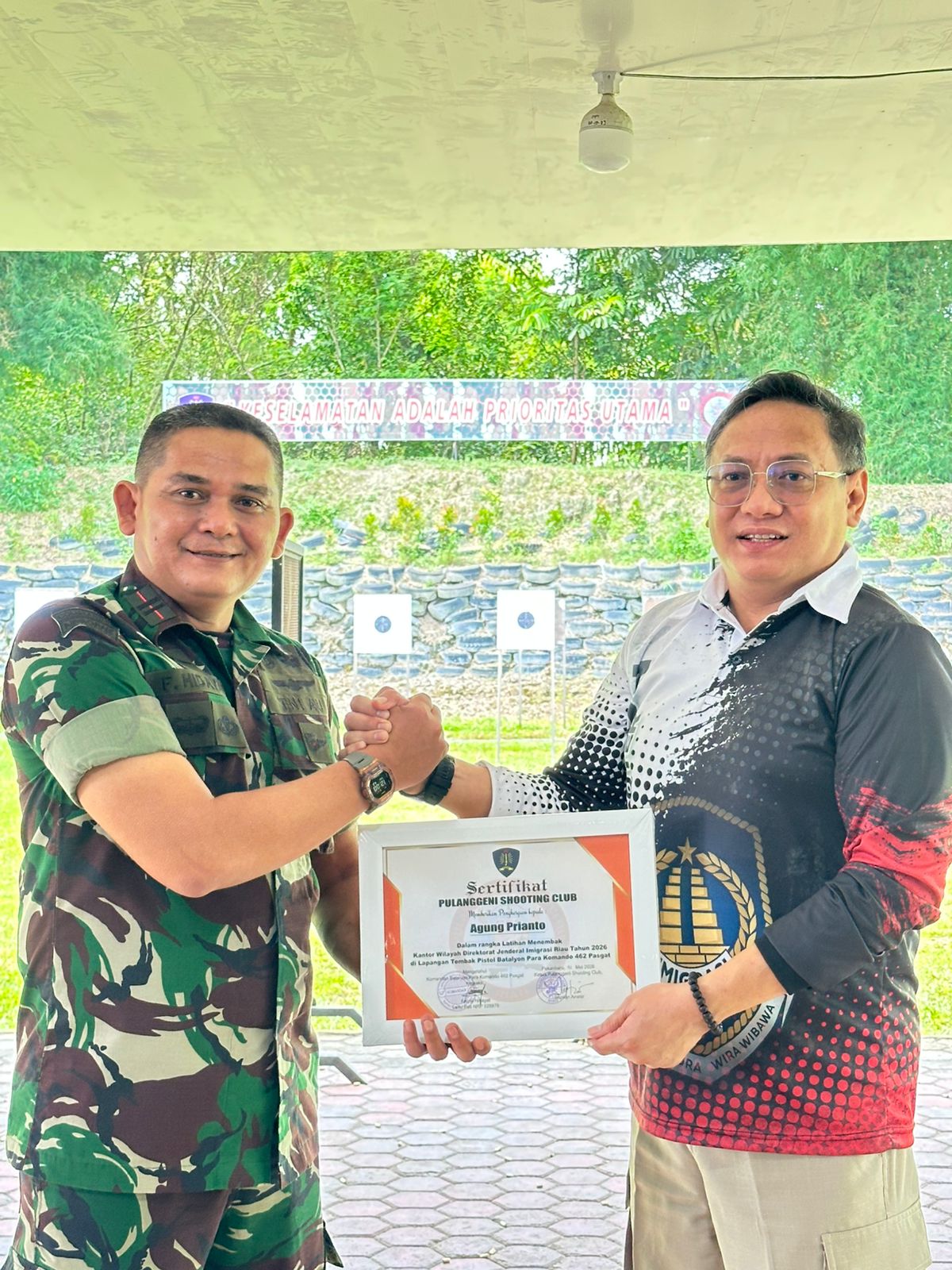 Tingkatkan Profesionalisme dan Kesiapsiagaan, Jajaran Imigrasi se-Riau Ikuti Latihan Menembak Bersama Pulanggeni Shooting Club