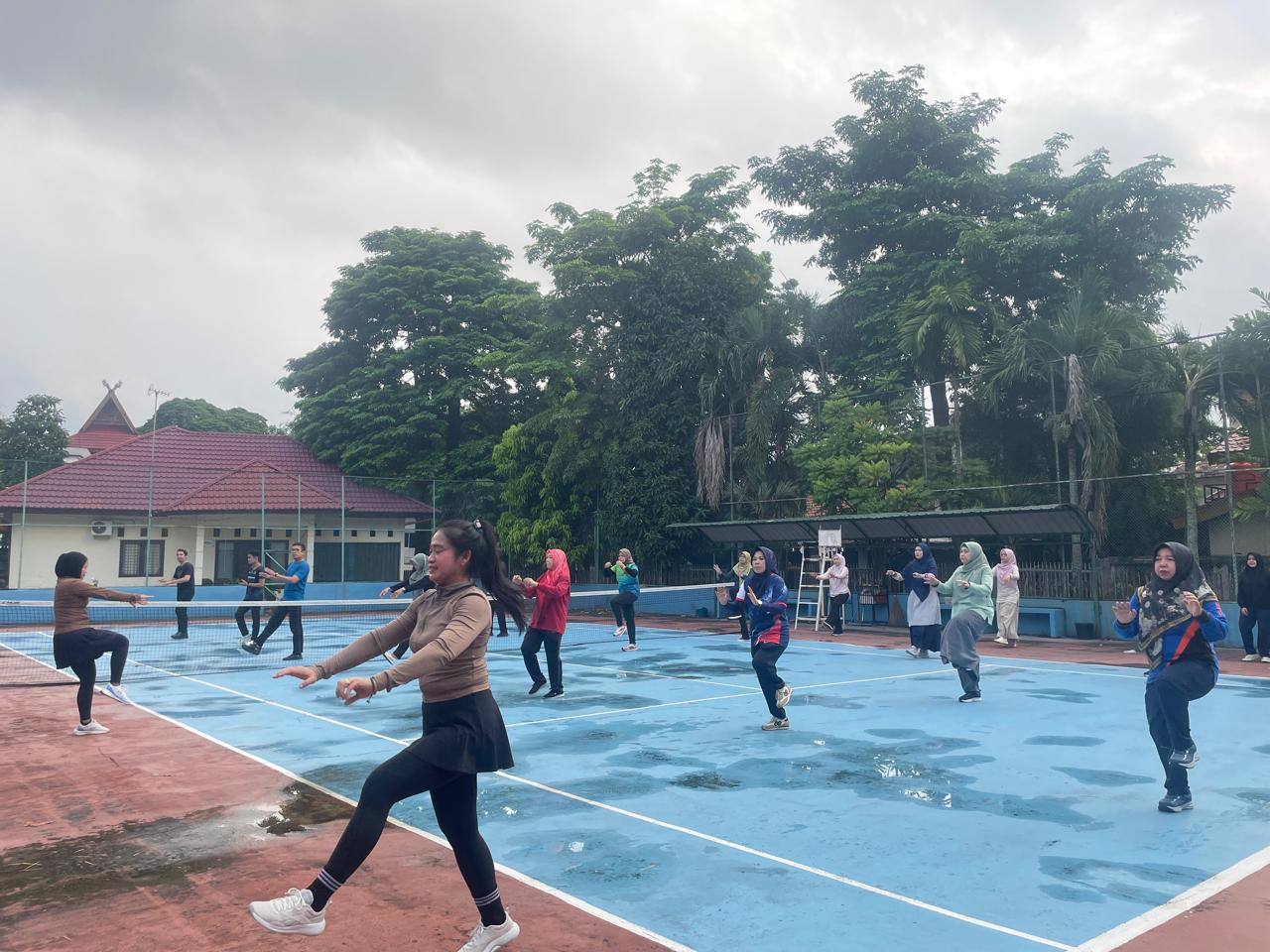 Jumat Sehat, Jajaran Imigrasi Pekanbaru Perkuat Kebugaran dan Soliditas Melalui Senam Bersama